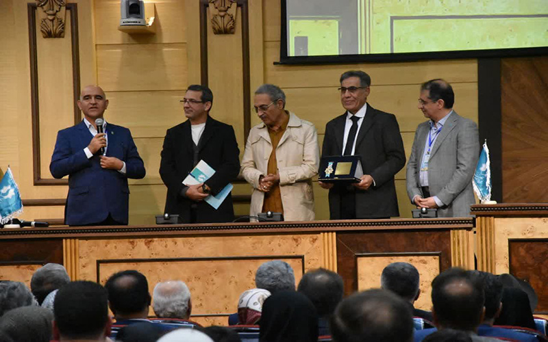 سرطان هرگز تمام نمیشود و ما باید به نیازهای افراد مبتلا به سرطان توجه ویژه داشته باشیم/ دو پیراهن و کفش علی دایی به مبلغ ۴۰ میلیارد ریال فروخته شد