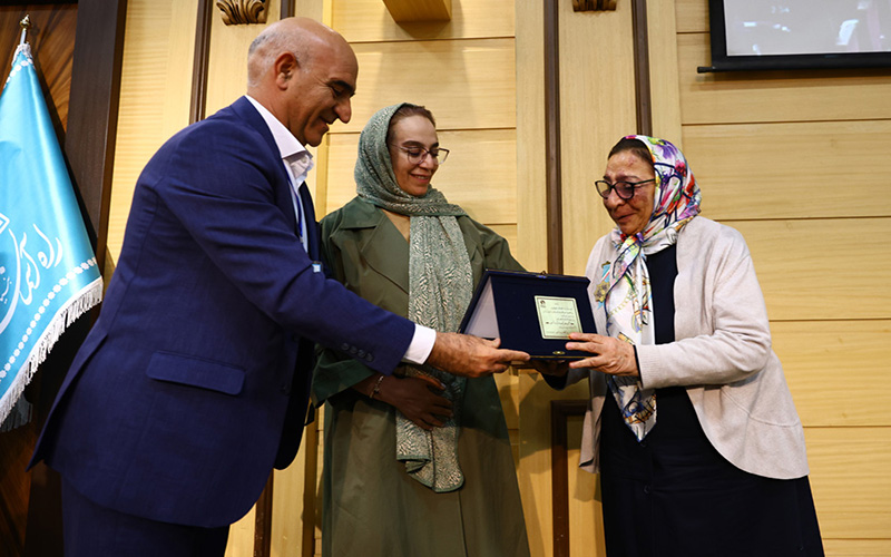 سرطان هرگز تمام نمیشود و ما باید به نیازهای افراد مبتلا به سرطان توجه ویژه داشته باشیم/ دو پیراهن و کفش علی دایی به مبلغ ۴۰ میلیارد ریال فروخته شد