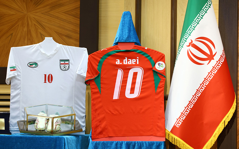 سرطان هرگز تمام نمیشود و ما باید به نیازهای افراد مبتلا به سرطان توجه ویژه داشته باشیم/ دو پیراهن و کفش علی دایی به مبلغ ۴۰ میلیارد ریال فروخته شد