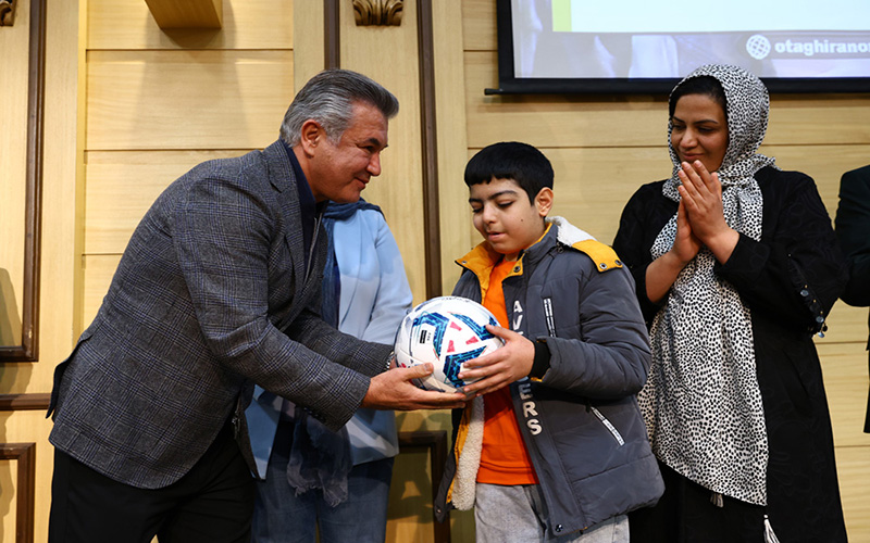 سرطان هرگز تمام نمیشود و ما باید به نیازهای افراد مبتلا به سرطان توجه ویژه داشته باشیم/ دو پیراهن و کفش علی دایی به مبلغ ۴۰ میلیارد ریال فروخته شد