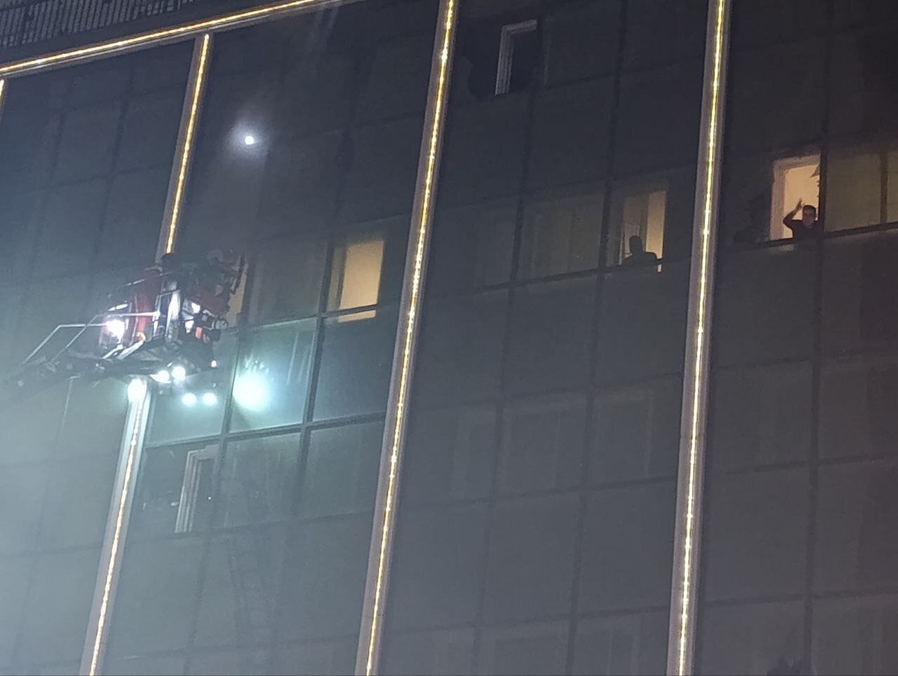 آتشسوزی بامدادی در هتل رامتین تهران؛ آمار مصدومان/ عکس