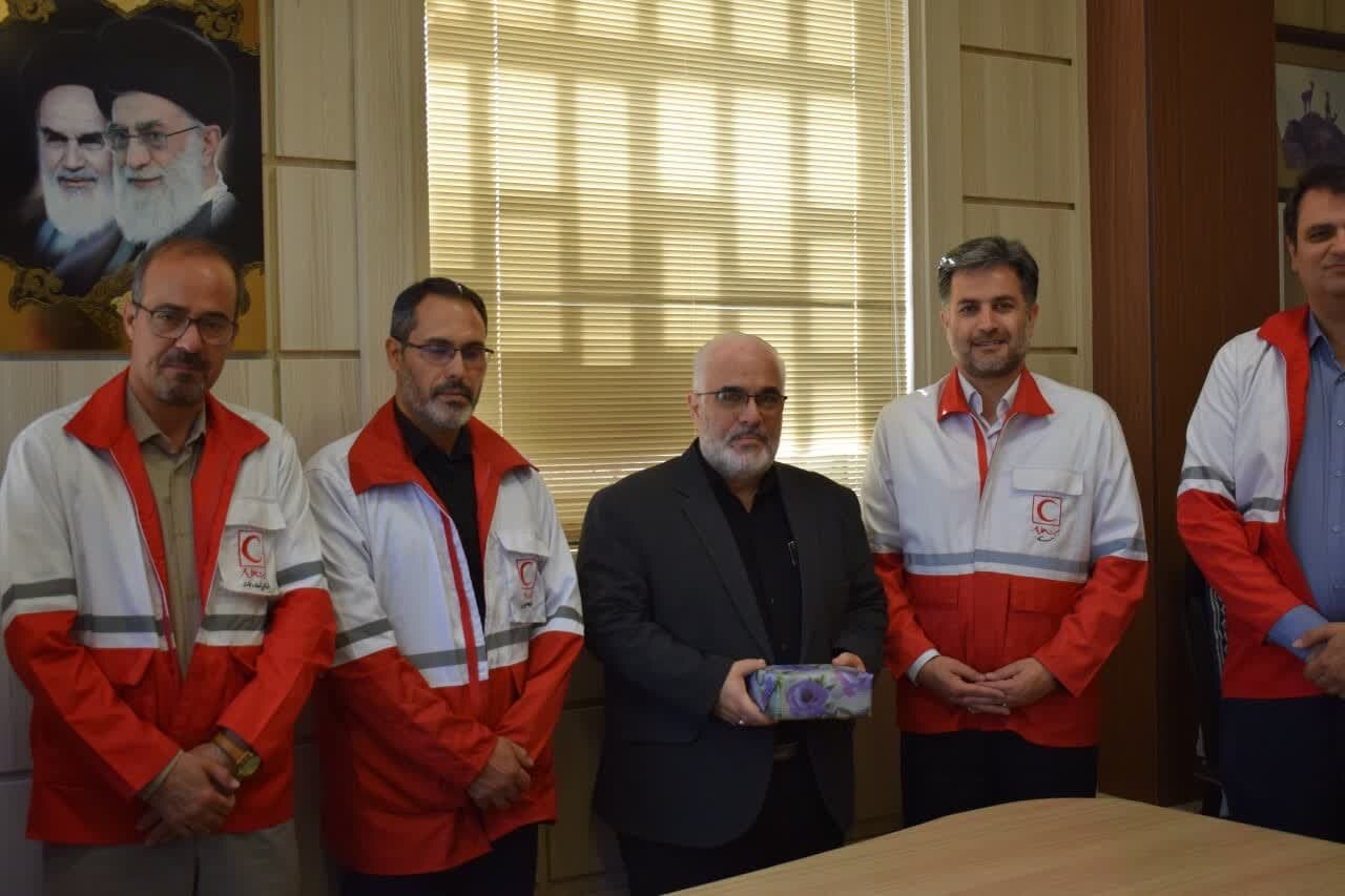 دیدار جمعیت هلال احمر یزد با دکتر ماندگاری مدیرعامل شهرک صنعتی جهان آباد میبد دیدار جمعیت هلال احمر یزد با دکتر ماندگاری مدیرعامل شهرک صنعتی جهان آباد میبد