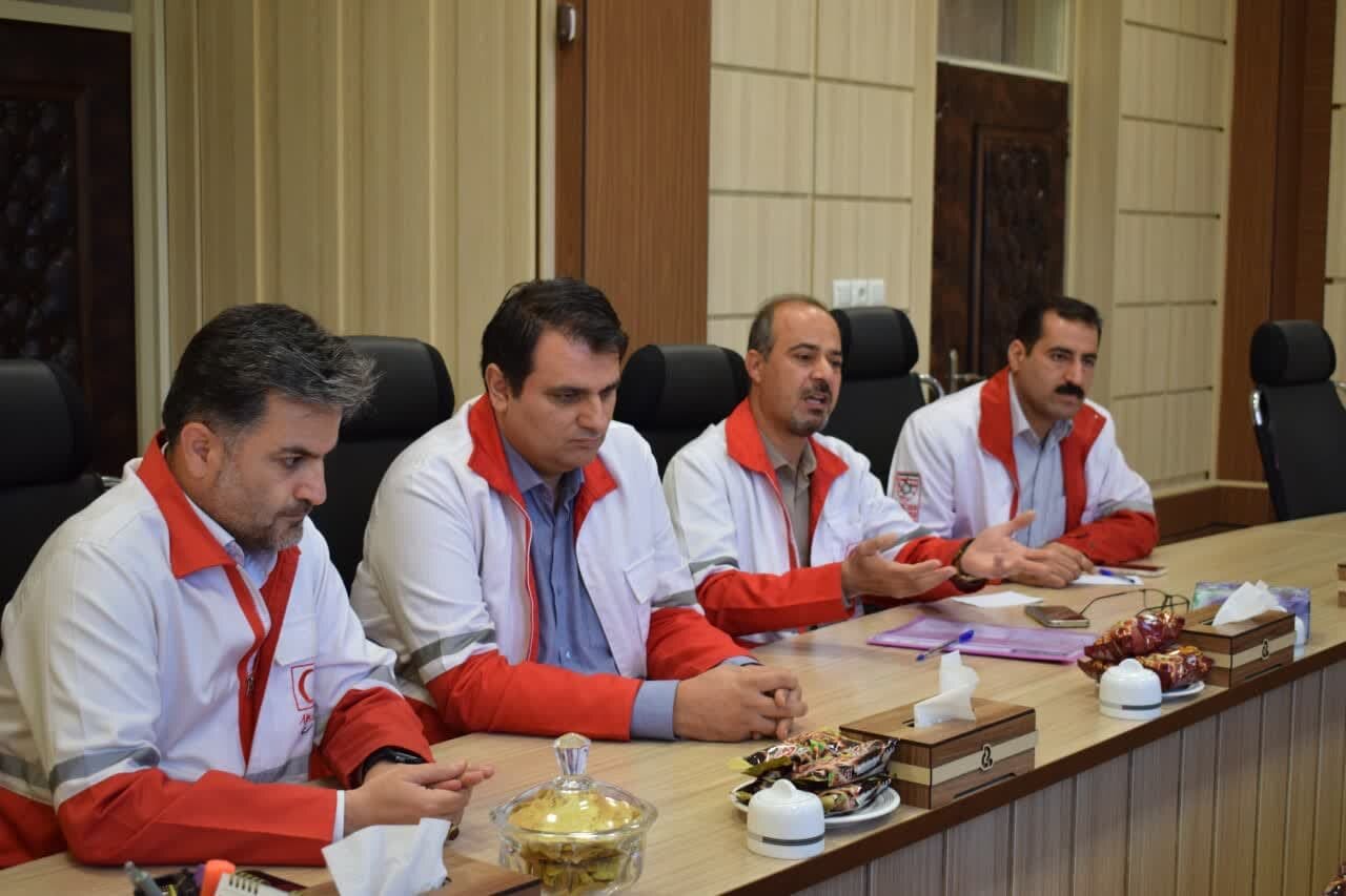 دیدار جمعیت هلال احمر یزد با دکتر ماندگاری مدیرعامل شهرک صنعتی جهان آباد میبد دیدار جمعیت هلال احمر یزد با دکتر ماندگاری مدیرعامل شهرک صنعتی جهان آباد میبد