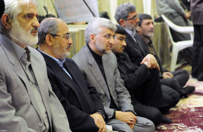 تصاویر قدیمی از حضور قالیباف، عزیز جعفری، علی لاریجانی، سعید جلیلی، قاآنی، حاجی زاده و شهید سلیمانی در مراسم تشییع شهید طهرانی مقدم