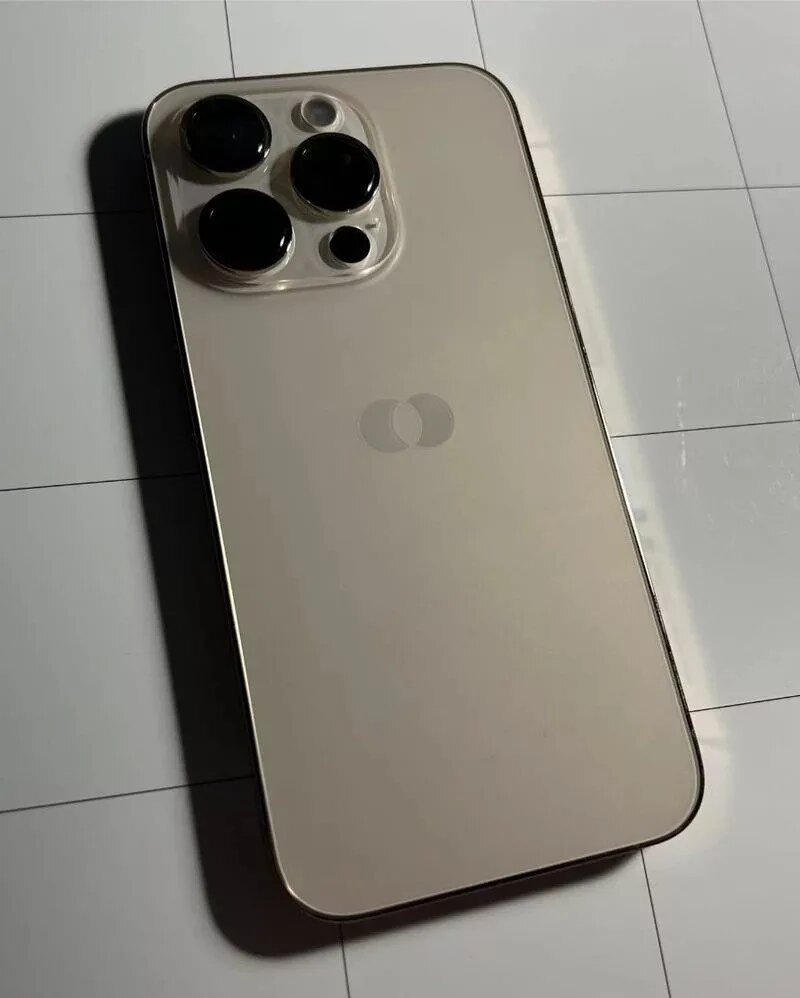 انتشار تصاویری از نسخه کمیاب نمونه اولیه آیفون با دکمههای هپتیکی انتشار تصاویری از نسخه کمیاب نمونه اولیه آیفون با دکمههای هپتیکی