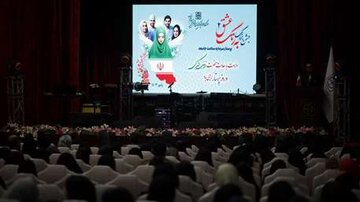 با حضور ارزشمند کادرپرستاری و مسئولان از ۹۶ برگزیده کادر پرستاری دانشگاه علوم پزشکی استان سمنان تقدیر شد