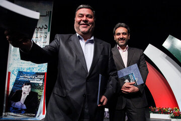 دیپلماتی که از کار در داروخانه به وزارت خارجه فراخوانده شد/ او هواپیمای بنی‌صدر را به کشور بازگرداند