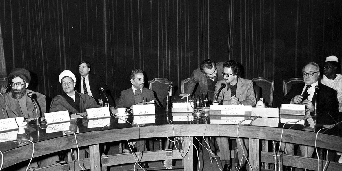 شب آخر در مسجد از بنی‌صدر تعهد شرعی گرفتیم