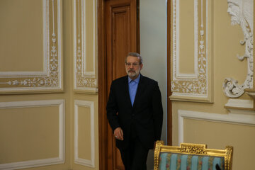 المیادین: هیأت ایرانی در فرودگاه بیروت طبق چارچوب دیپلماتیک مورد استقبال قرار گرفت