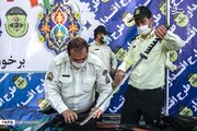 ببینید | کشف شمشیر سامورایی توسط پلیس از دست اراذل و اوباش