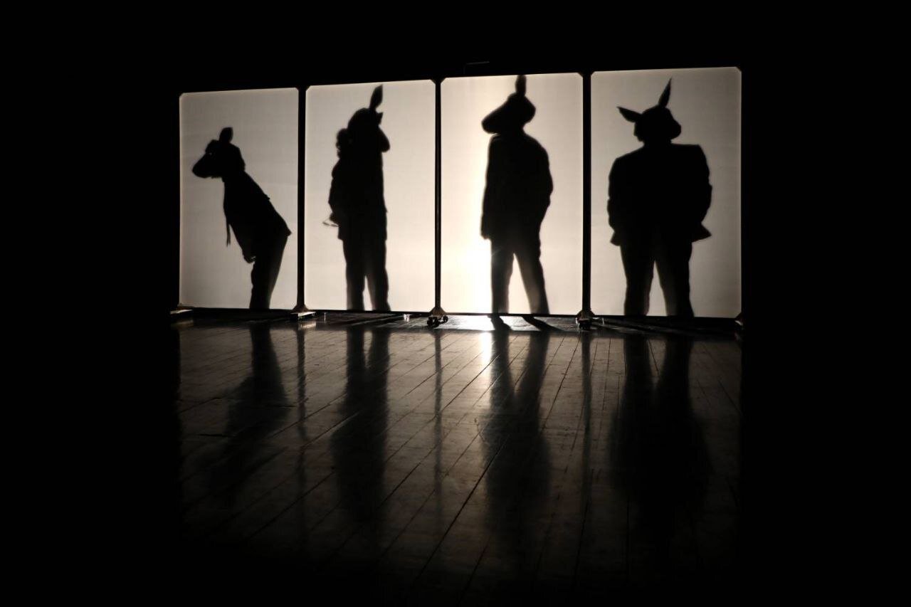 تمدید دو نمایش در تهران؛ «وقتی الاغها عاشق میشوند» و «جنزدگان»