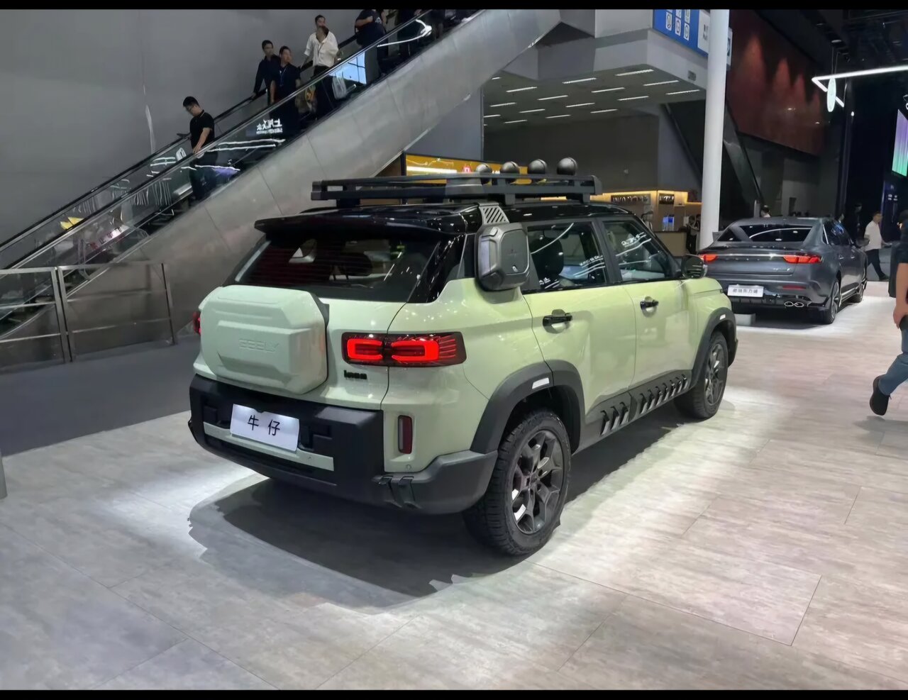 شاسیبلند آفرودی هم قیمت سایپا شاهین در بازار ایران /عکس