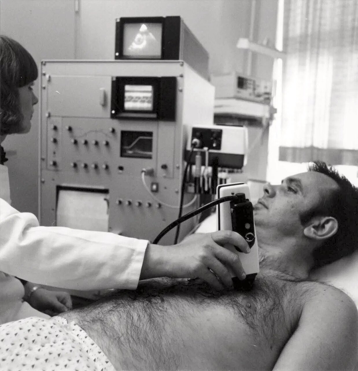 «سونوگرافی» چگونه کشف شد؟/ تصاویری از دستگاههای سونوگرافی در گذشت زمان