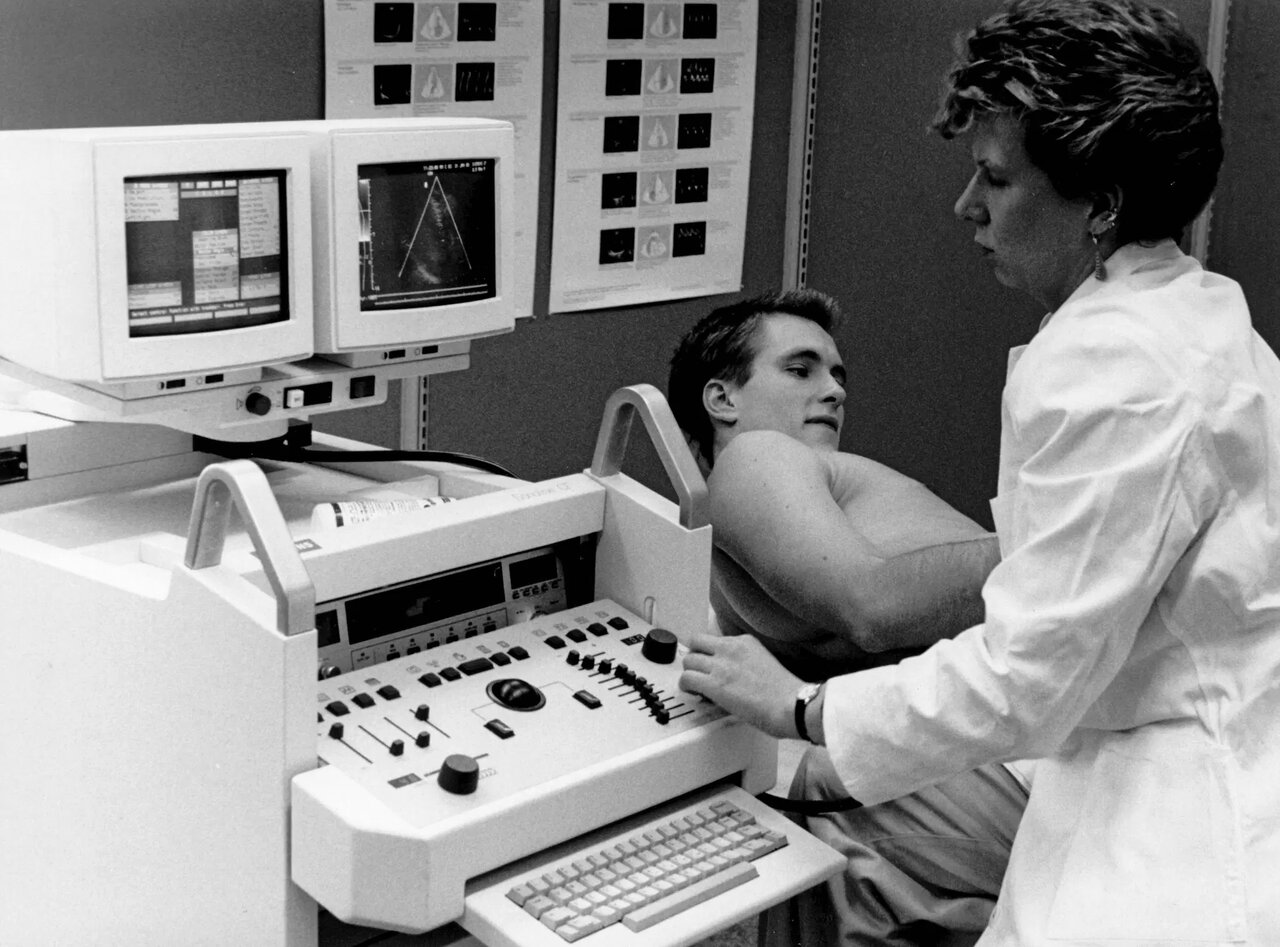 «سونوگرافی» چگونه کشف شد؟/ تصاویری از دستگاههای سونوگرافی در گذشت زمان