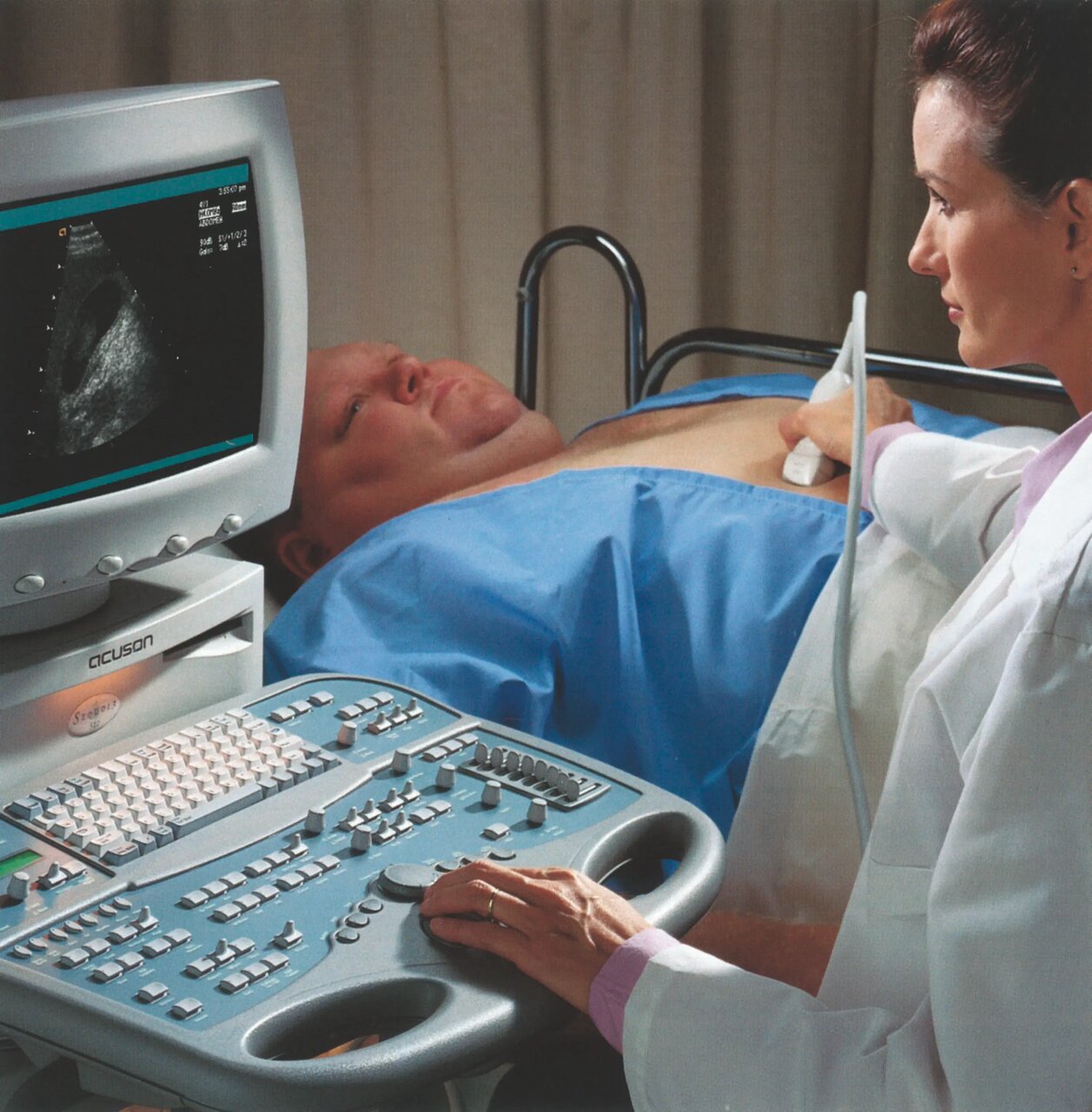 «سونوگرافی» چگونه کشف شد؟/ تصاویری از دستگاههای سونوگرافی در گذشت زمان