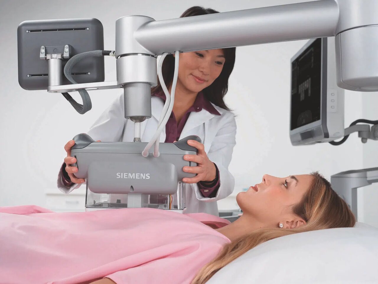 «سونوگرافی» چگونه کشف شد؟/ تصاویری از دستگاههای سونوگرافی در گذشت زمان