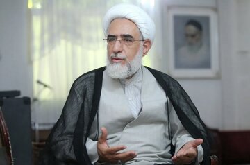 منتجبنیا: 17،16 سال است که با صداوسیما قهرم / آنها میترسند از نخبگان استفاده کنند / کارشناسان صداوسیما بیسواد هستند