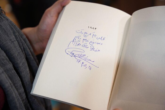 گشتوگذار رئیسجمهوری و نوهها در شهر کتاب/ هیچ فاصلهای میان مردم و پزشکیان نبود