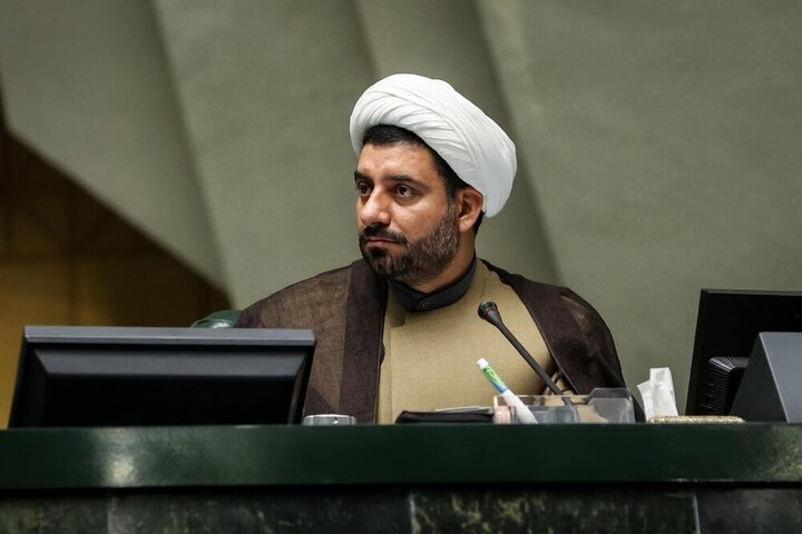 نماینده مجلس: اگر با عمان تفاهم شود، برای جمهوری اسلامی یک فتح‌الفتوح است/ بی‌اعتمادی به آمریکا همچنان پابرجاست اما دیپلماسی را تعطیل نمی‌کنیم