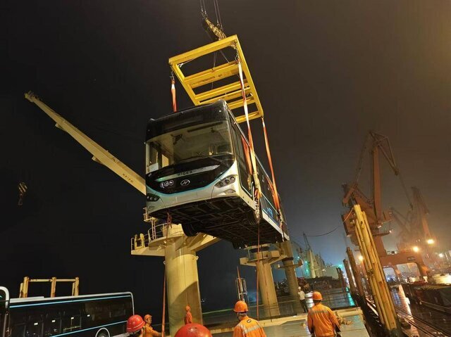 اتوبوسهای چینی بالاخره به تهران رسید/ عکس