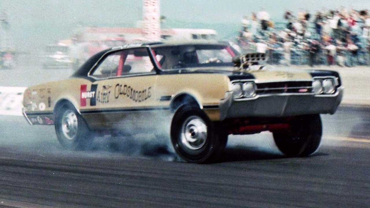 عکس | این ماشین قدیمی اندازه ۳۰ پراید قدرت دارد