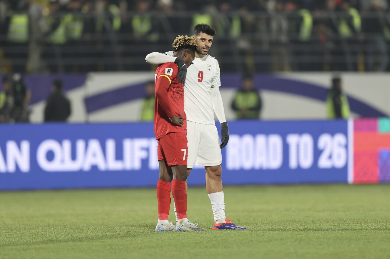 عکس | اشکهای ستاره مدنظر استقلالیها در آغوش آزمون و طارمی