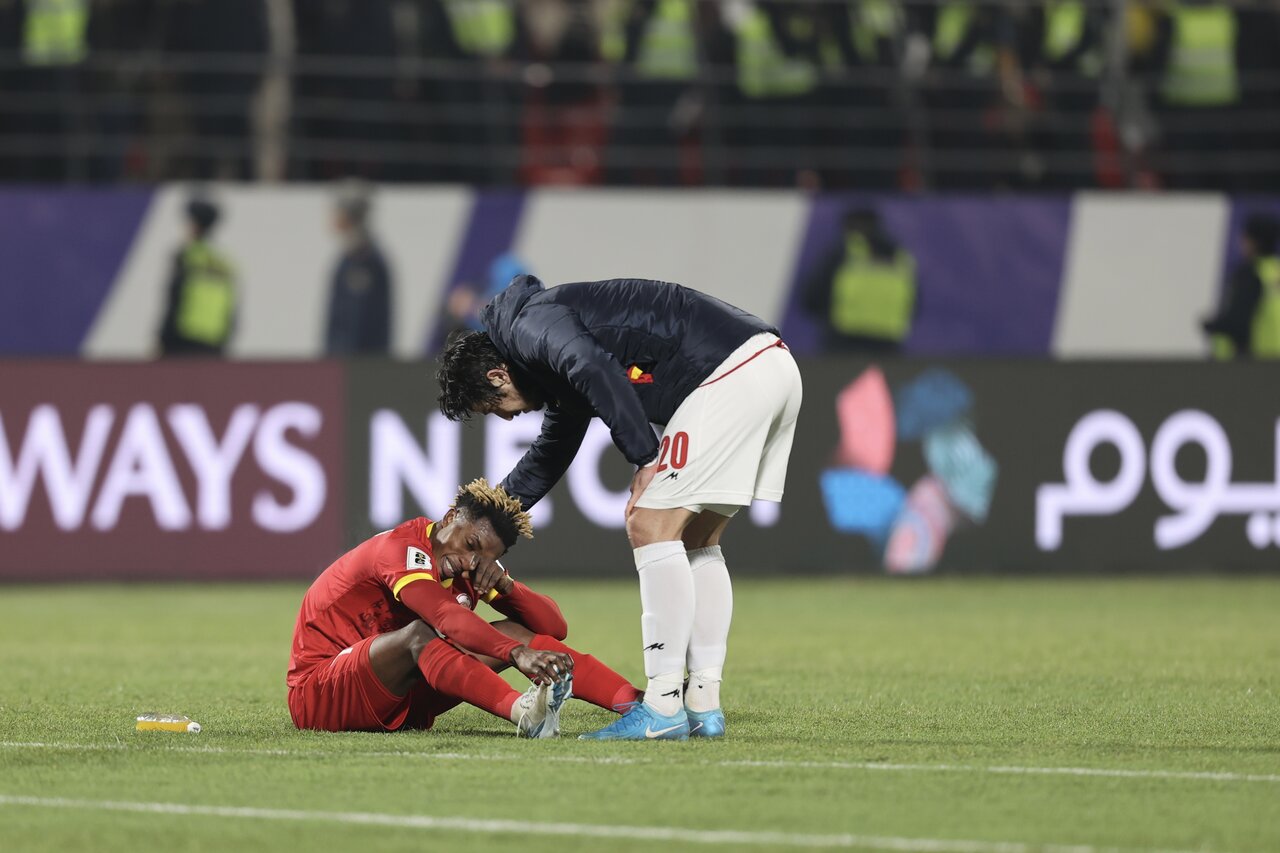 عکس | اشکهای ستاره مدنظر استقلالیها در آغوش آزمون و طارمی