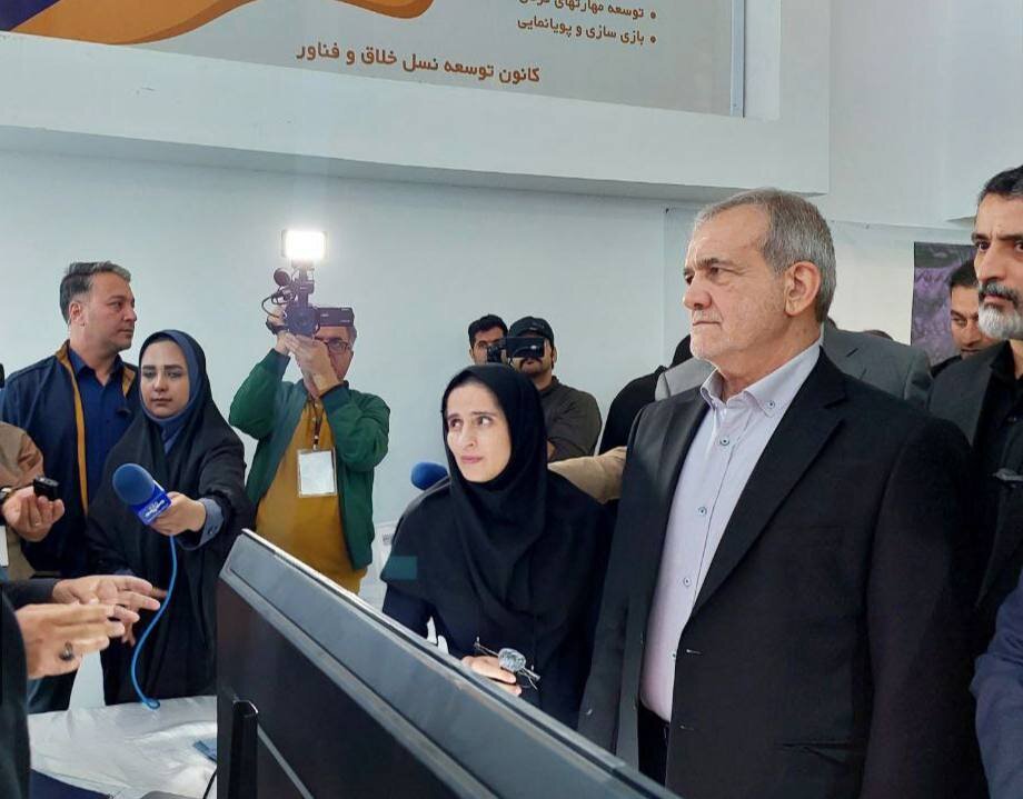 تصویری از اولین برنامه رئیسجمهور در زاهدان