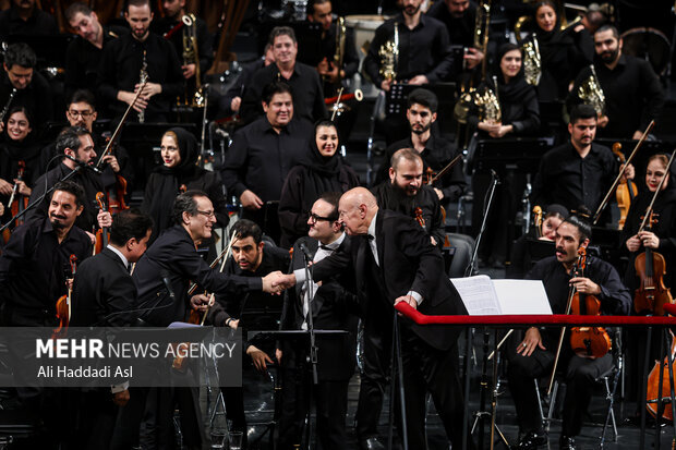 مردم برای استاد دوستداشتنی سنگ تمام گذاشتند