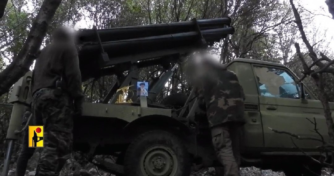 عکس | تصویر رهبر معظم انقلاب بر روی خودروی راکت انداز حزب الله