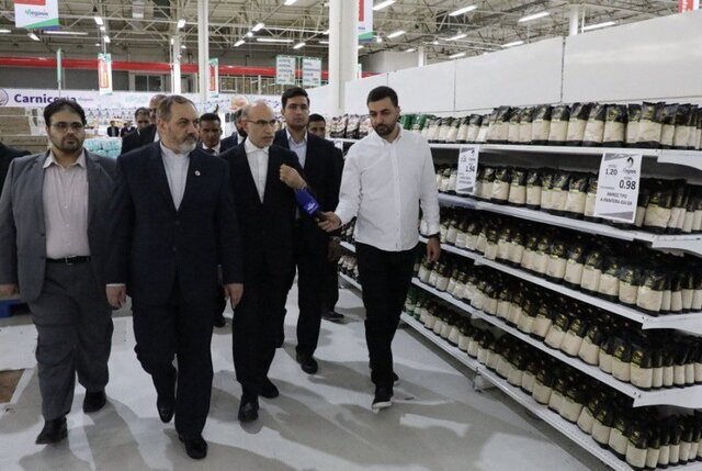 عکسی از وزیر پزشکیان در فروشگاه مگاصیص ونزوئلا /ماموریت اقتصادی وزیر دفاع در ونزوئلا