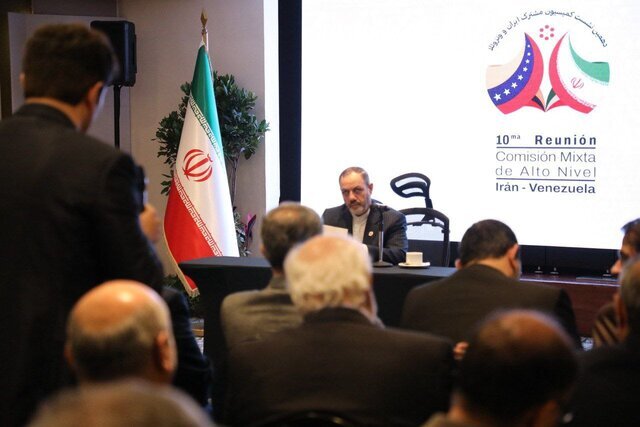 عکسی از وزیر پزشکیان در فروشگاه مگاصیص ونزوئلا /ماموریت اقتصادی وزیر دفاع در ونزوئلا