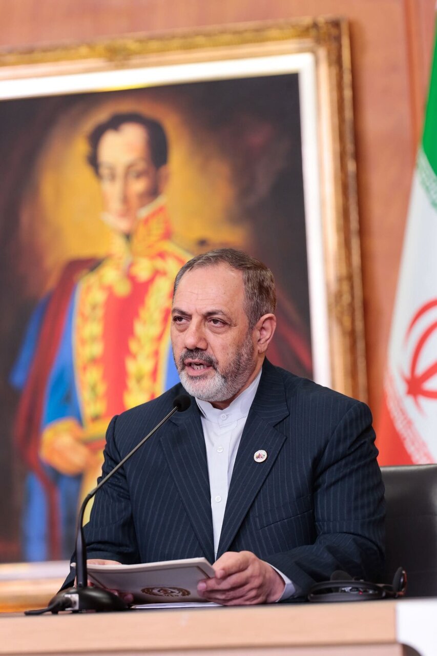 تصاویری خاص از دیدار وزیر دفاع ایران با مادورو، رئیس جمهور ونزوئلا