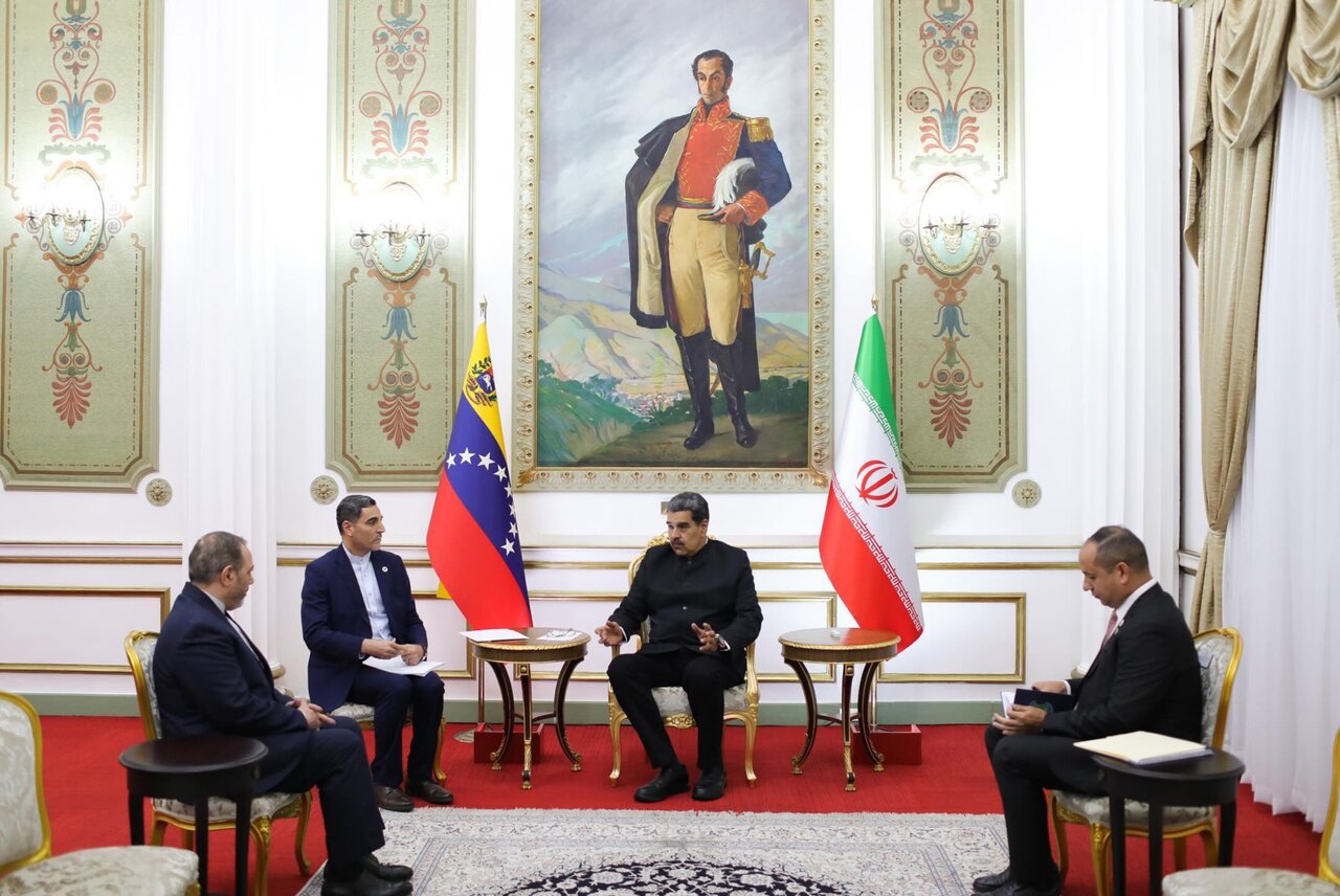 تصاویری خاص از دیدار وزیر دفاع ایران با مادورو، رئیس جمهور ونزوئلا