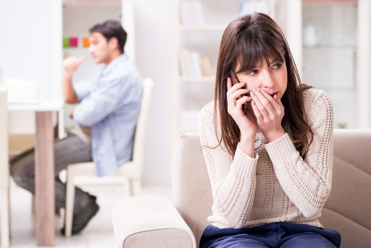 چگونه بفهمید همسرتان به شما خیانت میکند؟