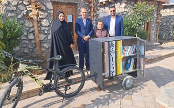 رونمایی طرح ابتکاری چرخ کتاب در روستای امیریه شاهرود