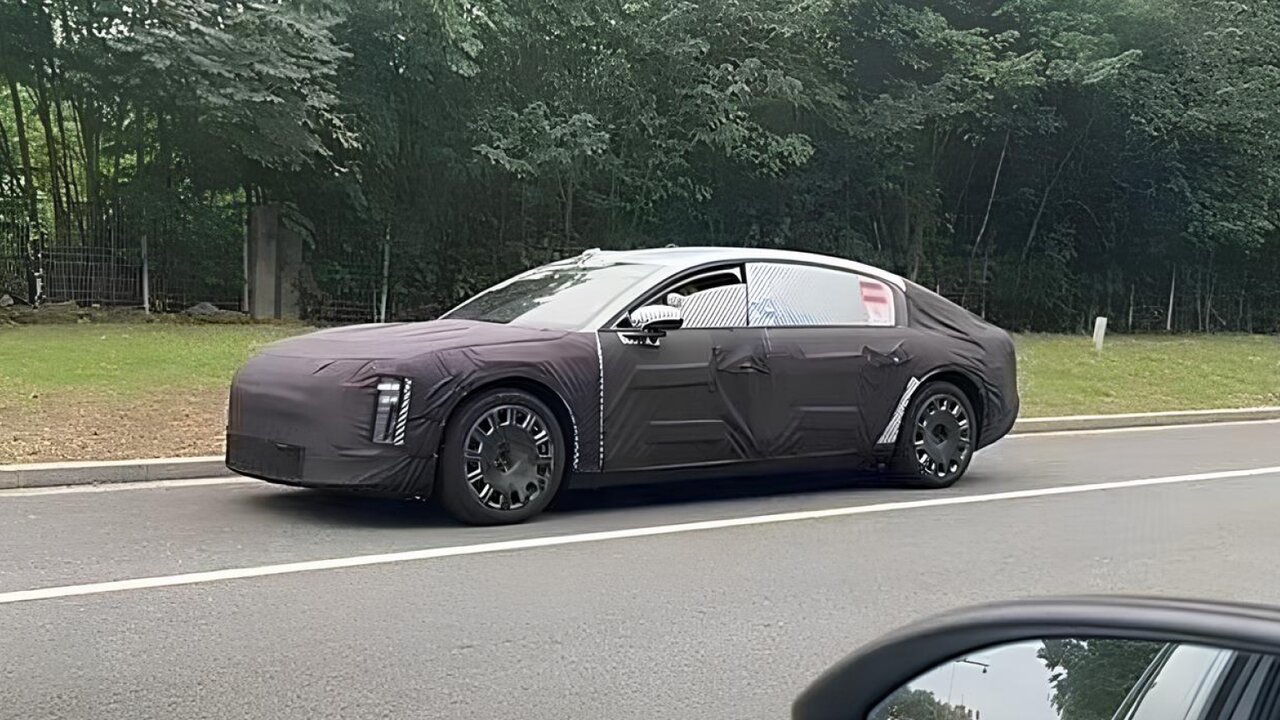 رقیب چینی مرسدسبنز و رولزرویس از راه رسید /عکس