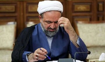 تفاوت تعابیر رهبر انقلاب و سخنان نماینده تندرو در مورد ظریف/  اتهامات رسایی را بگذارید کنار تعابیر رهبری؛ این تفاوت نشانگر چیست؟
