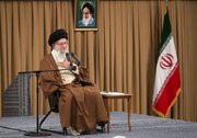 تصویری از حضور دو مقام دولتی در دیدار بانوان با رهبر انقلاب