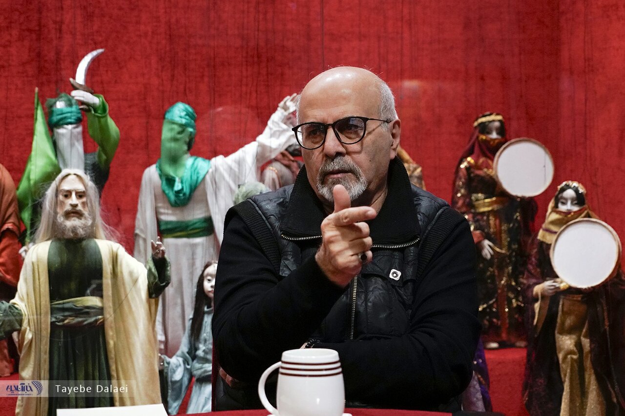 احمدی نژاد گفت دو کامیون تاپاله میریزم جلوی خانه هنرمندان/ عشق به آبادانی دارم/ سند اصلی خانه تئاتر به نام من و ایرج راد بوده است