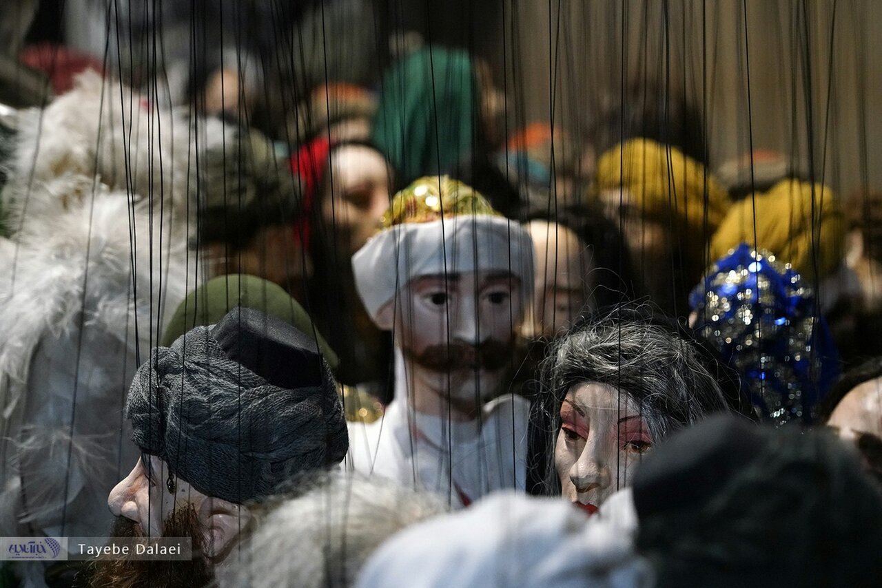 احمدی نژاد گفت دو کامیون تاپاله میریزم جلوی خانه هنرمندان/ عشق به آبادانی دارم/ سند اصلی خانه تئاتر به نام من و ایرج راد بوده است