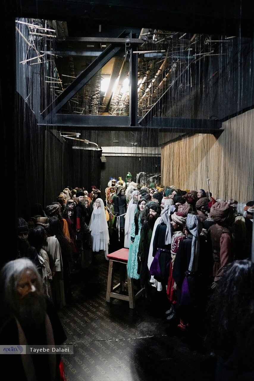 احمدی نژاد گفت دو کامیون تاپاله میریزم جلوی خانه هنرمندان/ عشق به آبادانی دارم/ سند اصلی خانه تئاتر به نام من و ایرج راد بوده است