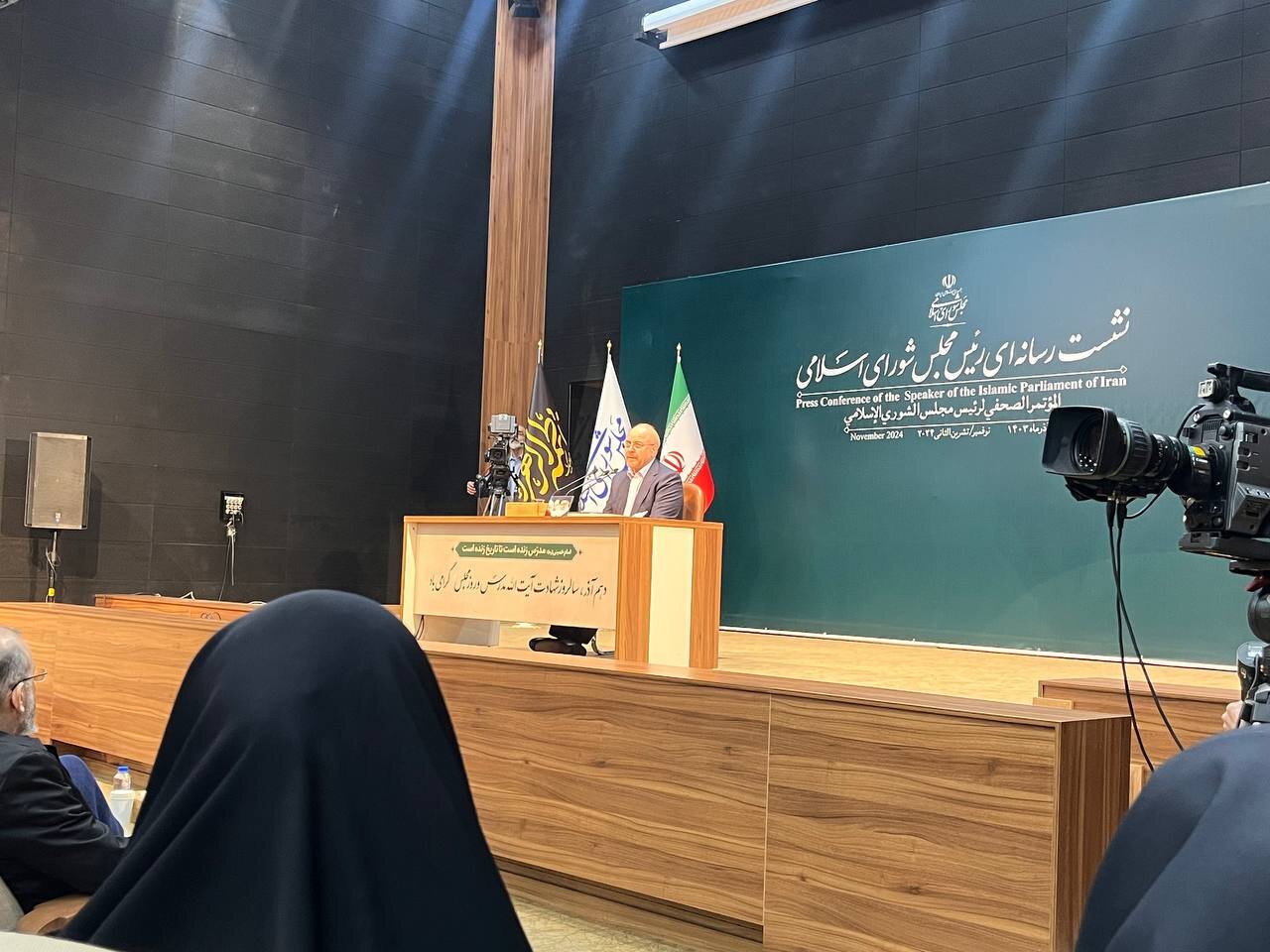 قالیباف به سالن مشروطه نرفت /عکسی از آخرین نشست خبری لاریجانی و اولین نشست خبری قالیباف