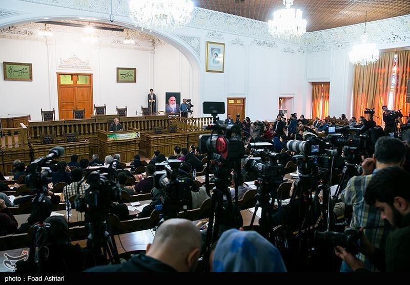 قالیباف به سالن مشروطه نرفت /عکسی از آخرین نشست خبری لاریجانی و اولین نشست خبری قالیباف