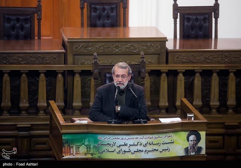 قالیباف به سالن مشروطه نرفت /عکسی از آخرین نشست خبری لاریجانی و اولین نشست خبری قالیباف