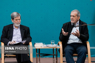 عکس ویژه از پزشکیان در کنار پزشک رهبر انقلاب/ وزیر زن احمدی نژاد هم بود عکس ویژه از پزشکیان در کنار پزشک رهبر انقلاب/ وزیر زن احمدی نژاد هم بود