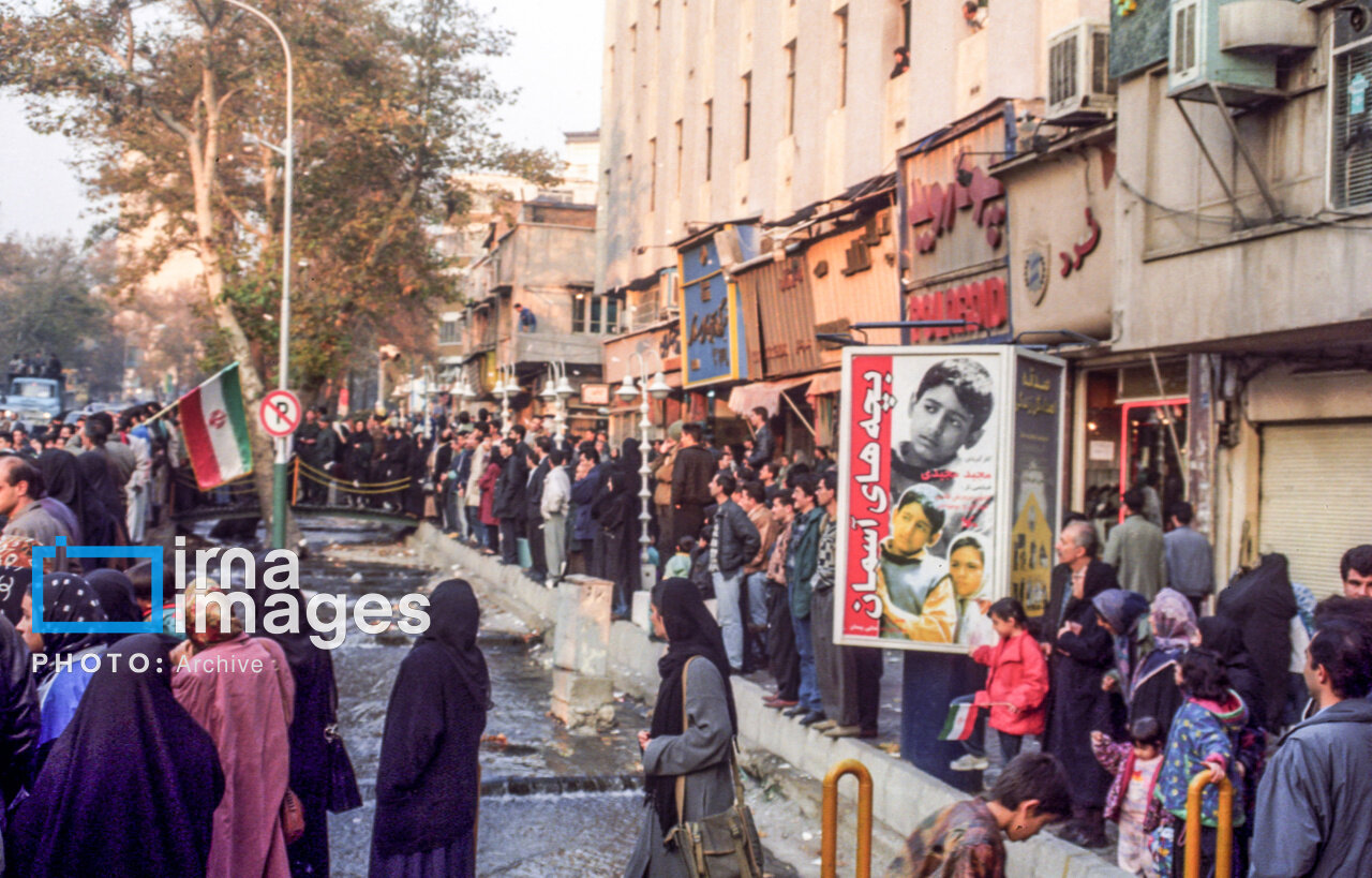 جشن صعود تاریخی فوتبال ایران - ۸ آذر ۱۳۷۶ جشن صعود تاریخی فوتبال ایران - ۸ آذر ۱۳۷۶