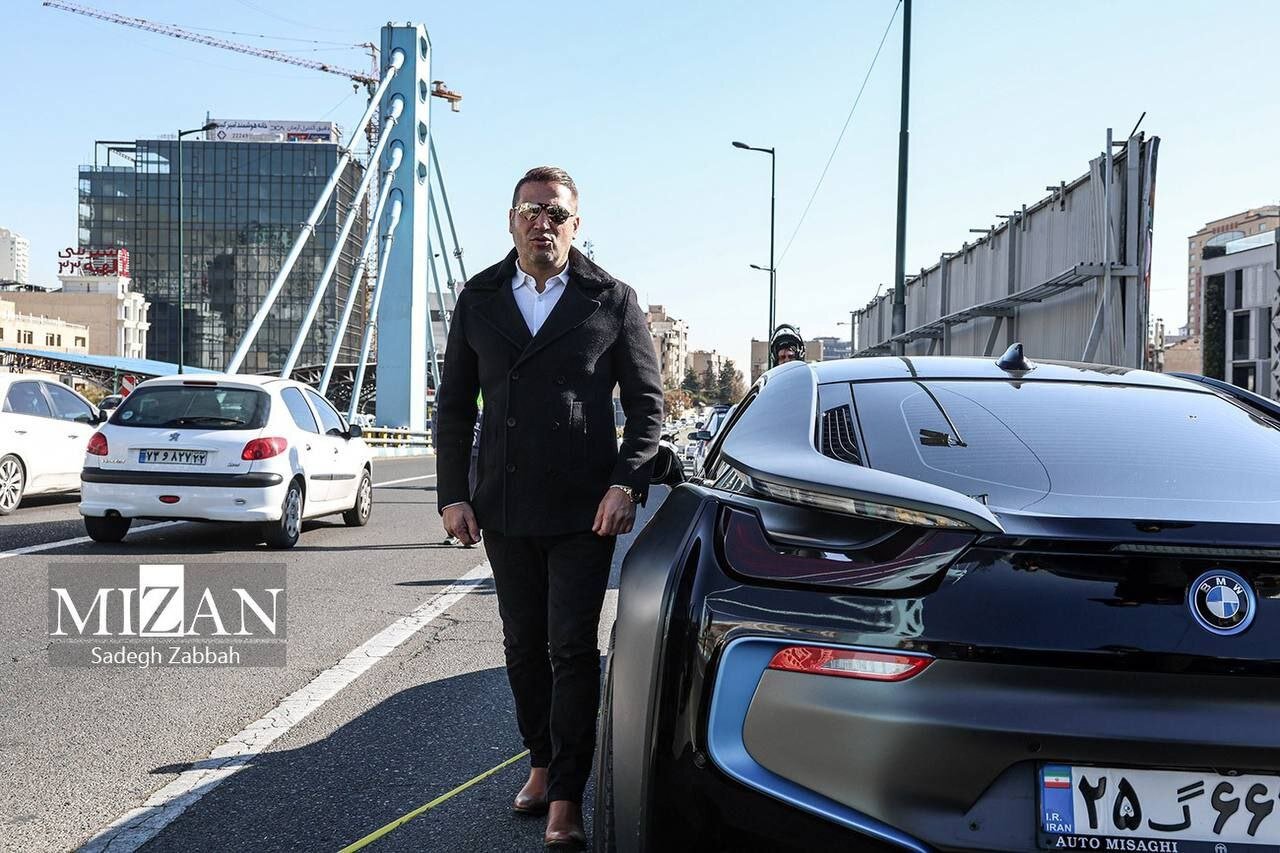 عکس | اولین تصویر از راننده BMW که روی پل پارکوی گرفتار زورگیران خشن شد