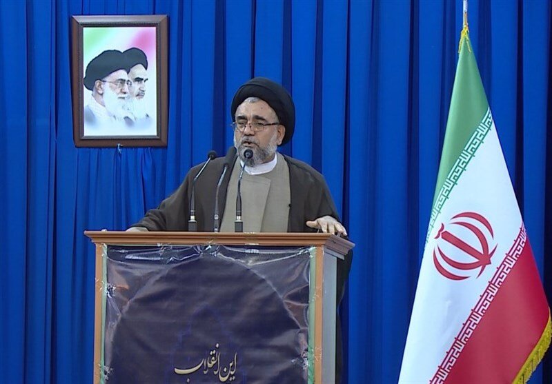 خشم یک امام جمعه از فستیوال کوچه/ آمریکا جرأت رویارویی مستقیم با ایران را ندارد/ گره زدن مسائل کشور به مذاکره نتیجه منفی دارد