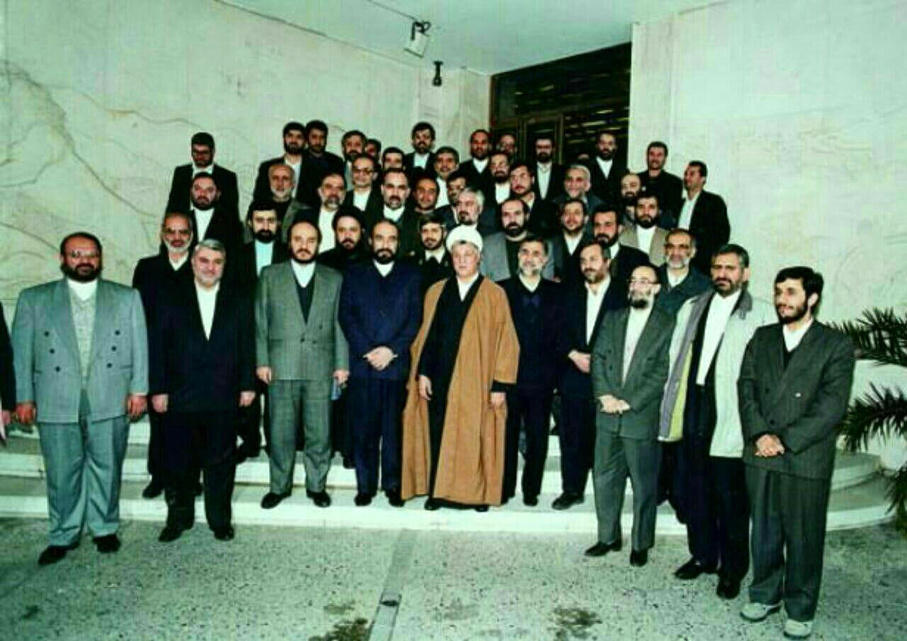 عکسی قدیمی از احمدی نژاد کنار آیت الله هاشمی رفسنجانی/ اسحاق جهانگیری هم بود